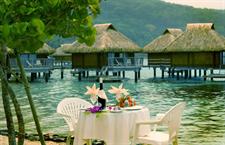 Dining by the lagoon 