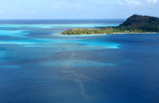 Explore the Bora Bora lagoon with a TopDive package deal